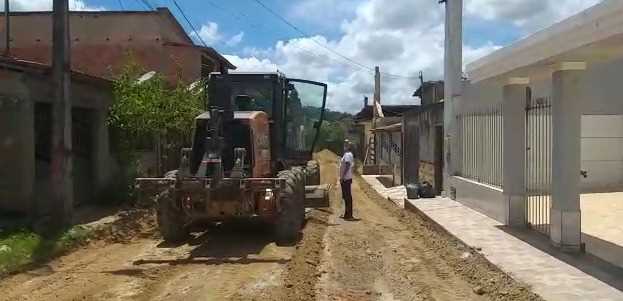 Camacã: Fim de mandato e o prefeito Oziel não para de trabalhar. Já passam de 50 ruas calçadas